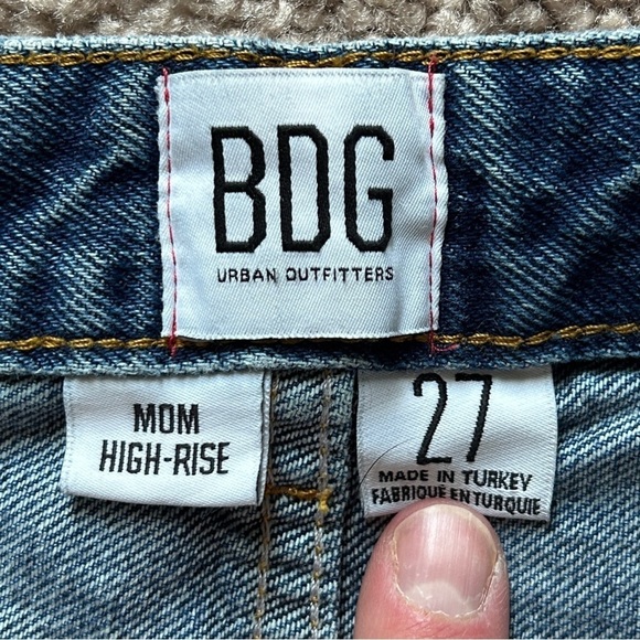 BDG UO High-Waisted Mom Distressed Destroyed Medium Wash Blue Jeans Size 27 - Picture 7 of 14